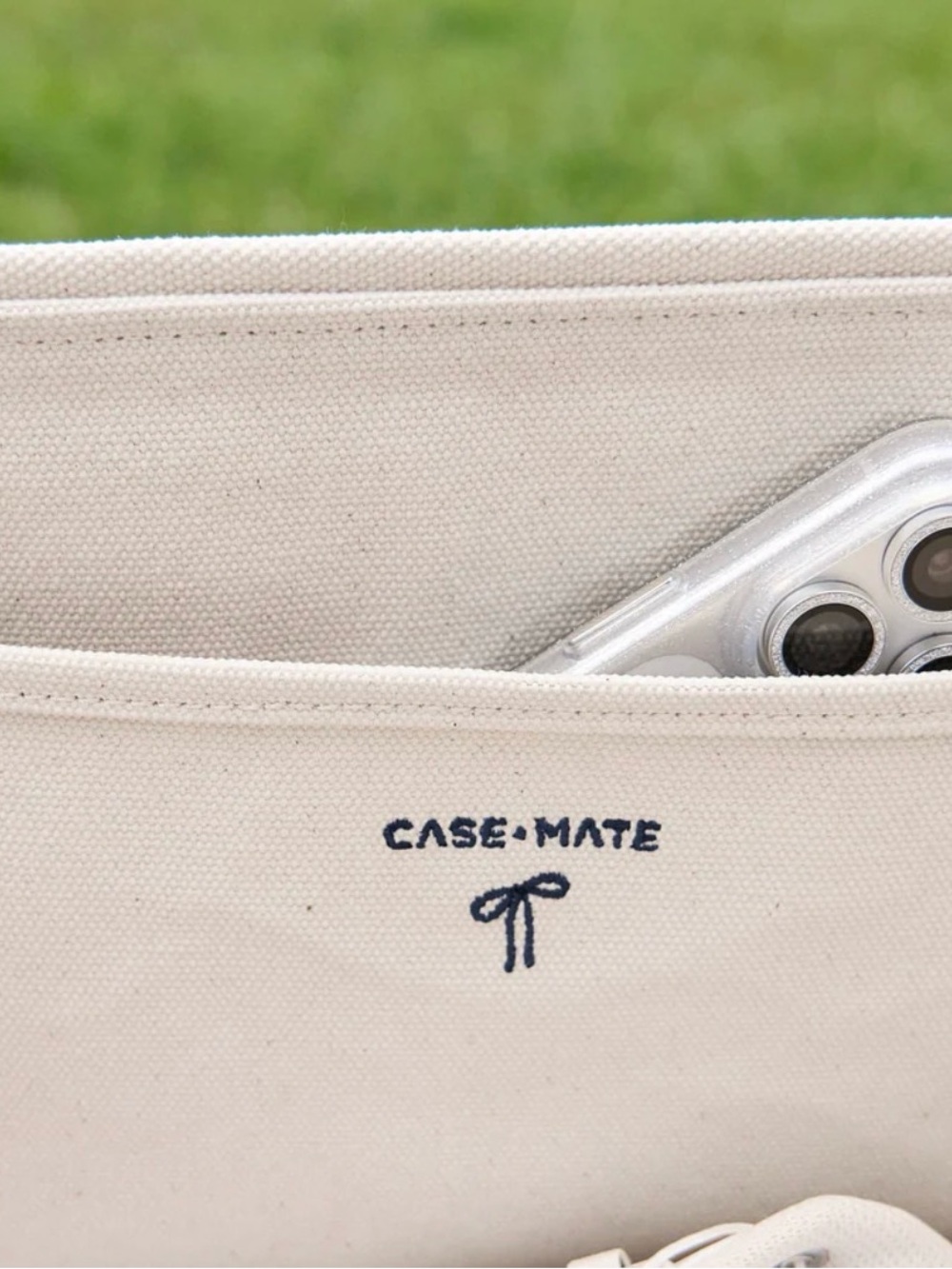 case-mate Cream Canvas Tote with Navy Straps - Picture 4 of 4